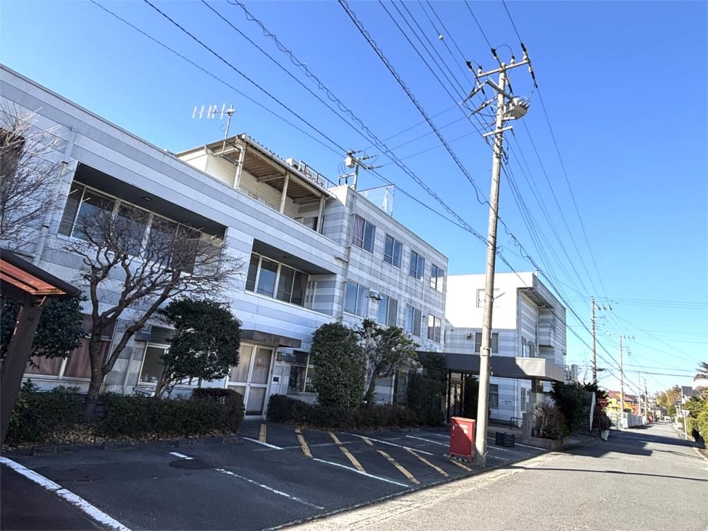 Luxury 3-Story Villa in Ito with Sagami Bay & Golf Course Views - Thumbnail 3