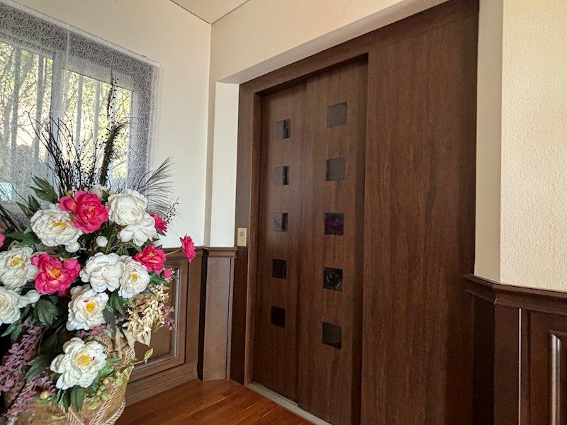 Luxury 3-Story Villa in Ito with Sagami Bay & Golf Course Views - Thumbnail 2