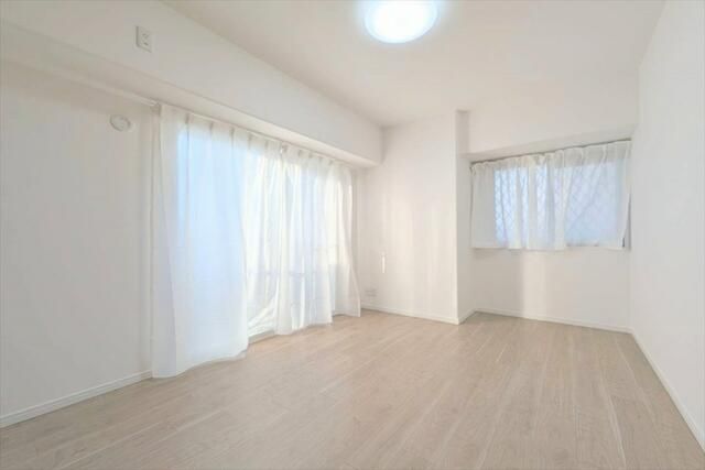 Spacious 3LDK Apartment in Takamatsu with Balcony - Thumbnail 3