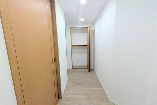 Spacious 3LDK Apartment in Takamatsu with Balcony - Thumbnail 4