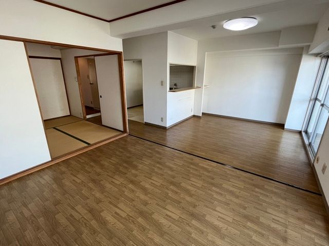 2LDK Apartment in Yamatotakada - 61.14 sqm with Balcony - Thumbnail 4