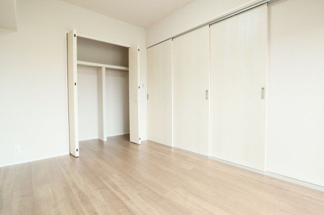 Cosmo Odo 501: 4LDK Renovated Apartment in Fukuoka - Thumbnail 3