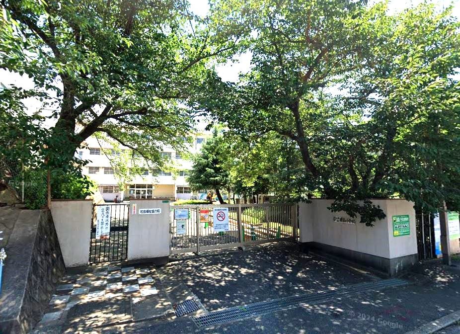 3LDK Apartment with Attic Space in Kitakyushu's Yahata Nishi Ward - Thumbnail 4