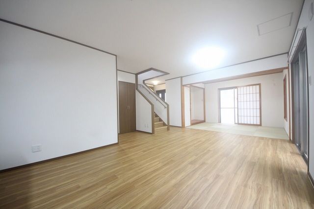 3LDK RC House with 3 Car Parking in Tomigusuku, Okinawa - Thumbnail 2