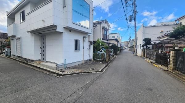 4LDK House Near Aramoto Station in Higashiosaka - Thumbnail 2