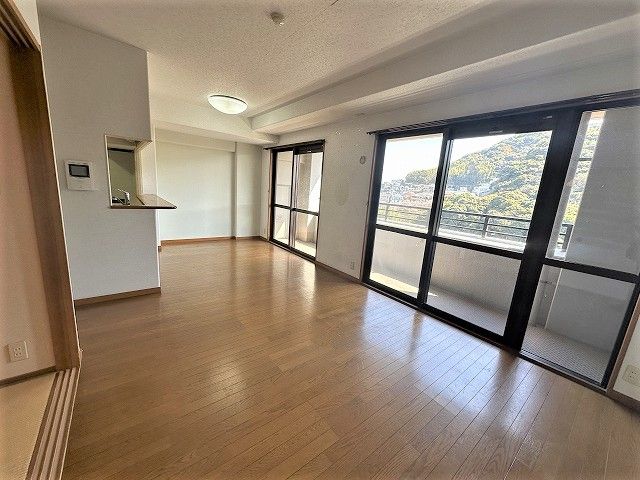 3LDK Apartment in Nagasaki with Balcony Views - Thumbnail 4