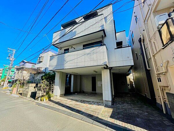 Open Live's Kameido Skydream New Build Townhouse in Tokyo - Thumbnail 2