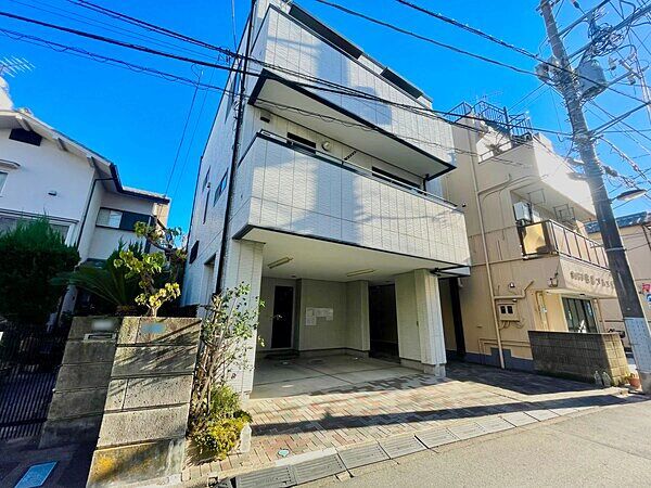 Open Live's Kameido Skydream New Build Townhouse in Tokyo - Thumbnail 3