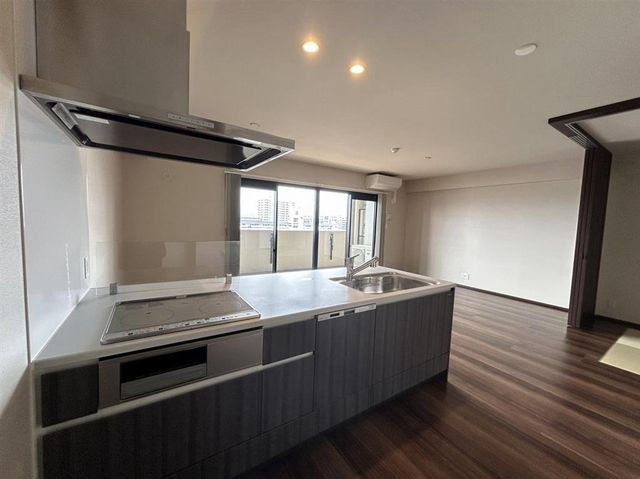 Live Square Otemachi 15F: 3LDK Apartment in Kitakyushu - Thumbnail 2