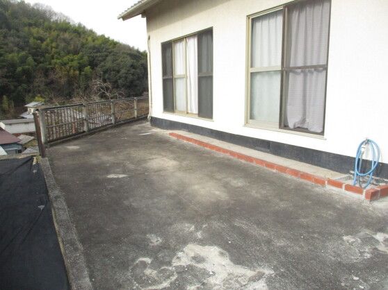 Compact 2DK House for Sale or Rent in Kasaoka, Okayama - Thumbnail 2