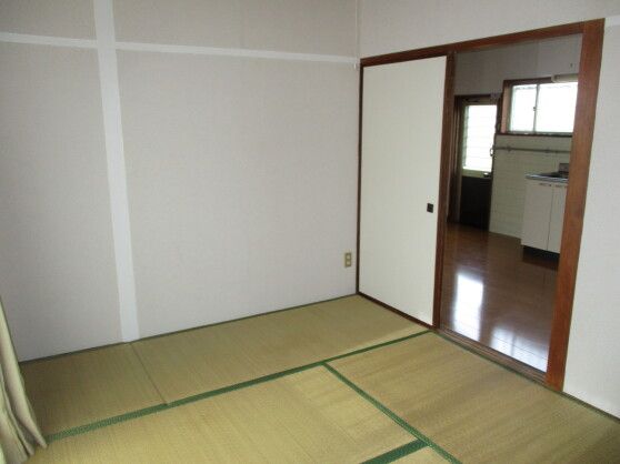 Compact 2DK House for Sale or Rent in Kasaoka, Okayama - Thumbnail 4