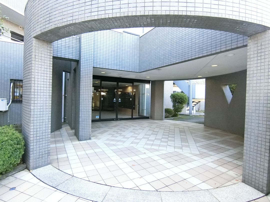 2LDK Apartment with Pool & Gym in Kanazawa, Ishikawa - Thumbnail 2