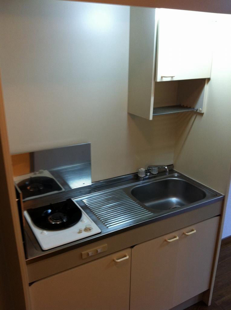 Compact Kumamoto studio near castle with balcony for 3.5M yen - Thumbnail 2