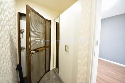 Renovated 3LDK Apartment Near Minami-Urawa Station — Image 4, Warabi, Saitama