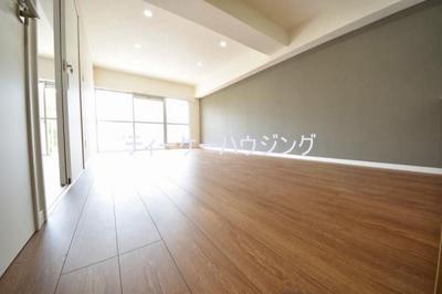 Renovated 3LDK Apartment Near Minami-Urawa Station — Image 3, Warabi, Saitama