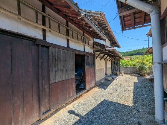 1951 Wooden 8DK House with Farmland for Sale in Seiyo, Ehime - Thumbnail 3