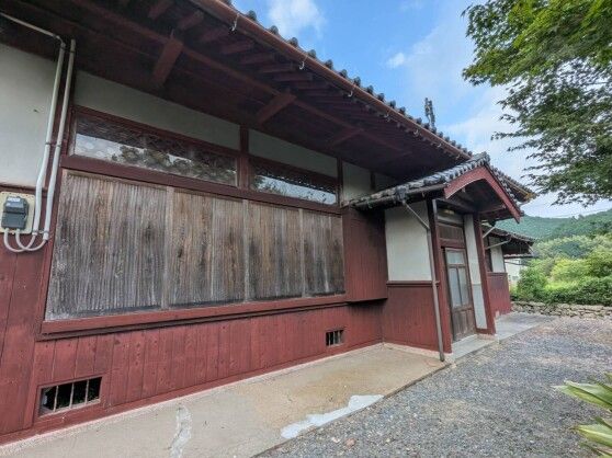 1951 Wooden 8DK House with Farmland for Sale in Seiyo, Ehime - Thumbnail 2