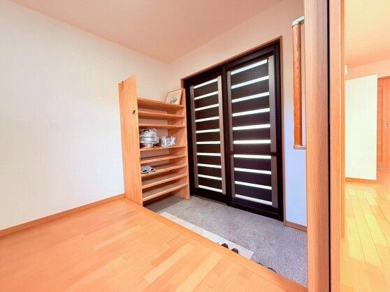 Renovated 4-Bedroom House with Large Garage in Niihama, Ehime - Thumbnail 3