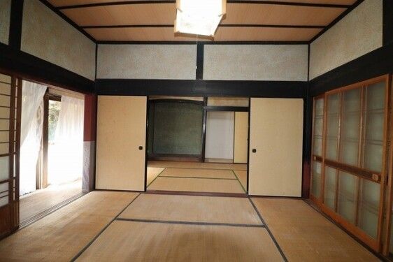 Spacious 10DK Kominka with Forest Land in Yanai City - Thumbnail 2