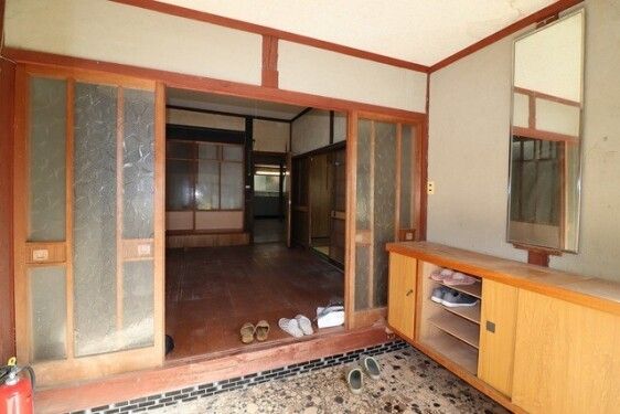 Spacious 10DK Kominka with Forest Land in Yanai City - Thumbnail 4