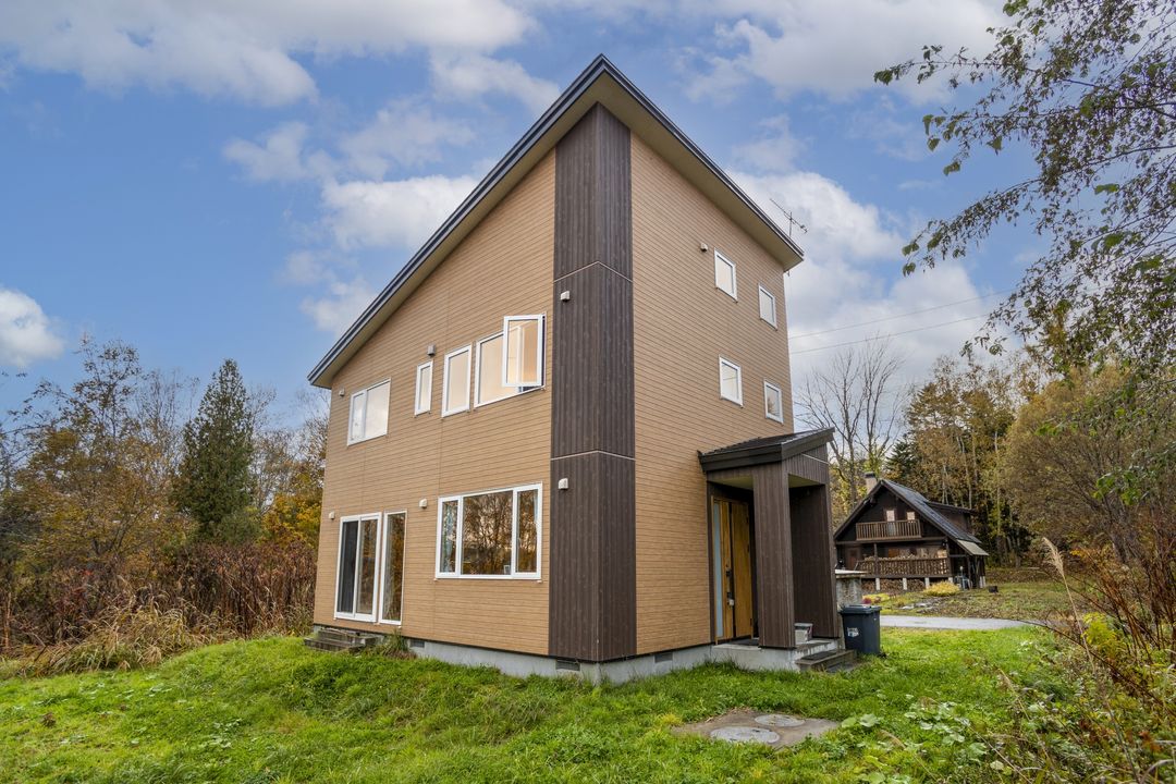 3-Bedroom Niseko Resort Home in Kabayama, Hokkaido - Thumbnail 2