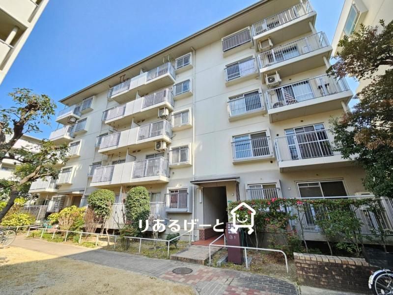 3LDK Apartment for Sale in Miyakojima-ku, Osaka | Spacious 77.17㎡ - Main Image