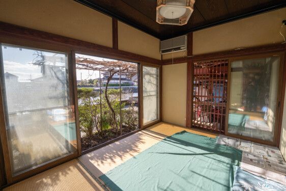 Wooden House for Sale in Himi City with Panoramic Bay Views - Thumbnail 3