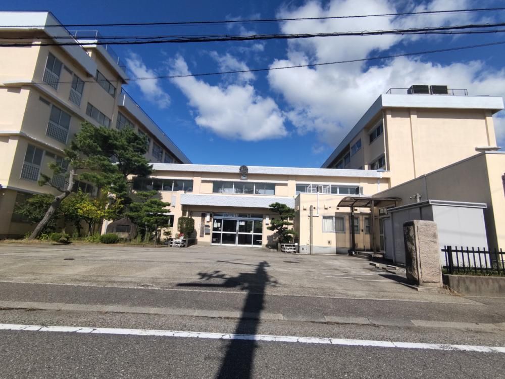 Renovated 3LDK House in Niigata Nishi Ward with Garden & Parking - Thumbnail 4