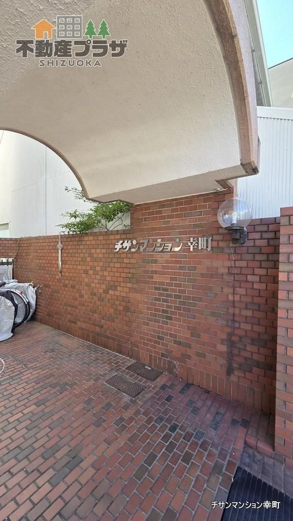 2LDK Corner Apartment with Balcony in Shizuoka Aoi Ward - Thumbnail 2