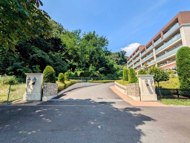 Diamond Life Morinosato Hills 1LDK Condo for Sale in Atsugi - Thumbnail 2