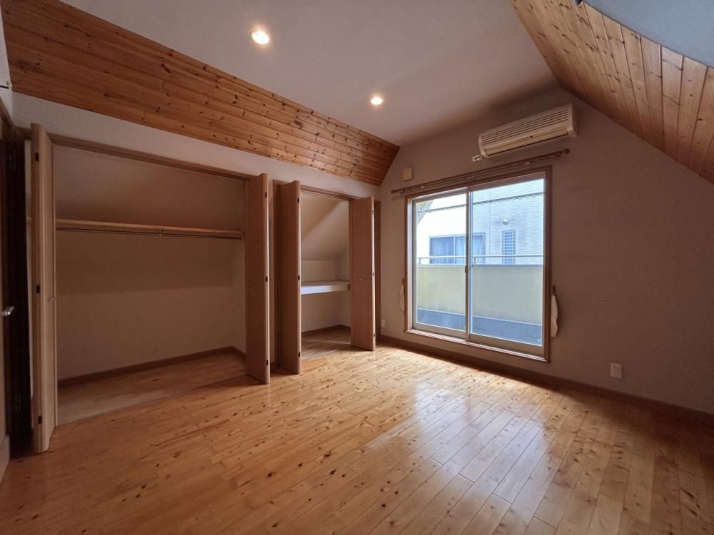 Renovated 3LDK House in Matsuyama with Parking for 2 Cars - Thumbnail 4