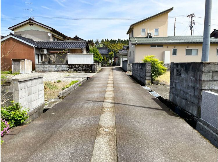 156 Tsubo Land for Sale in Toyama City with Dual Road Access - Thumbnail 2