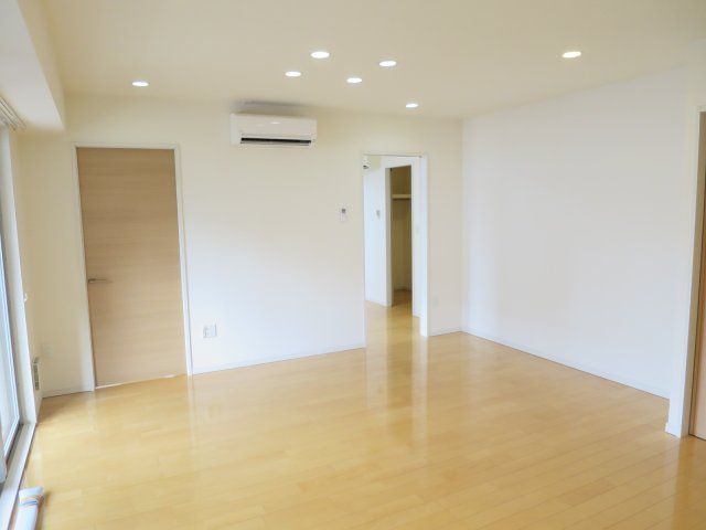 2LDK Apartment for Sale in Central Kochi City - Thumbnail 4