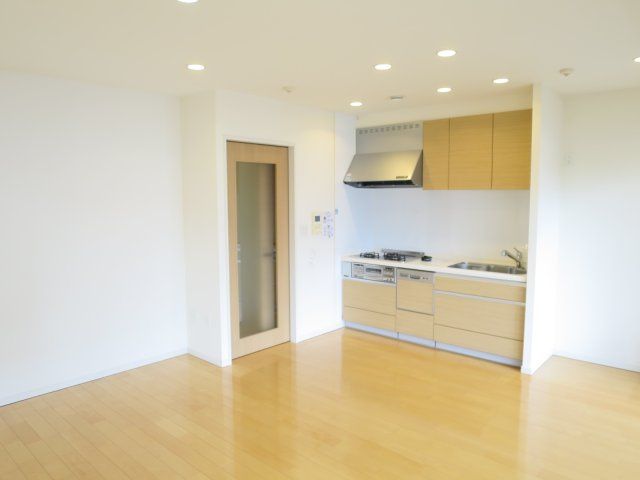 2LDK Apartment for Sale in Central Kochi City - Thumbnail 3