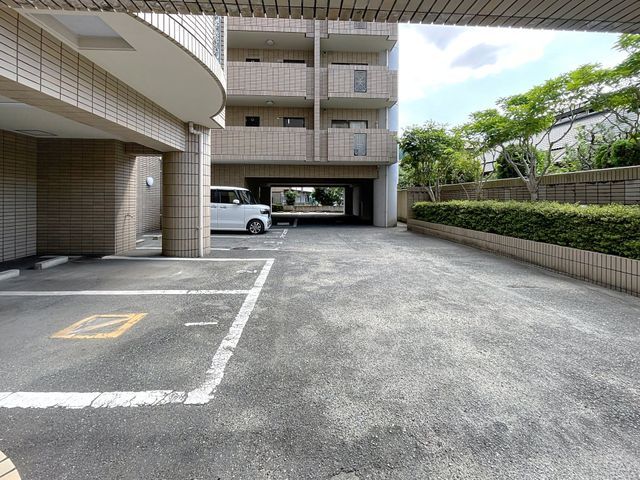 Royal Mansion Katae II 204: 3LDK Apartment in Fukuoka - Thumbnail 2