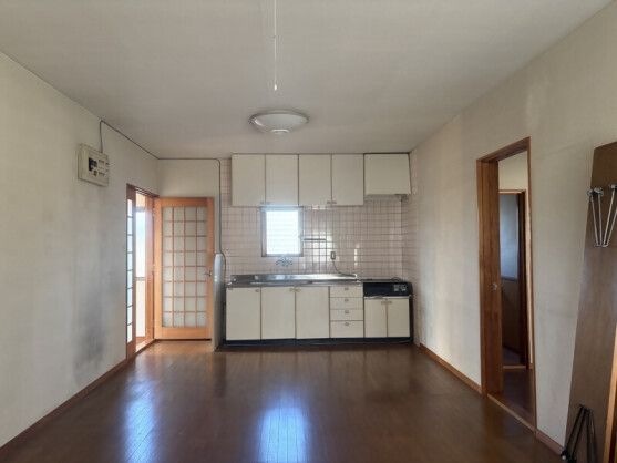 Large 4LDK Home with 14-Car Parking in Sakai City, Fukui - Thumbnail 4