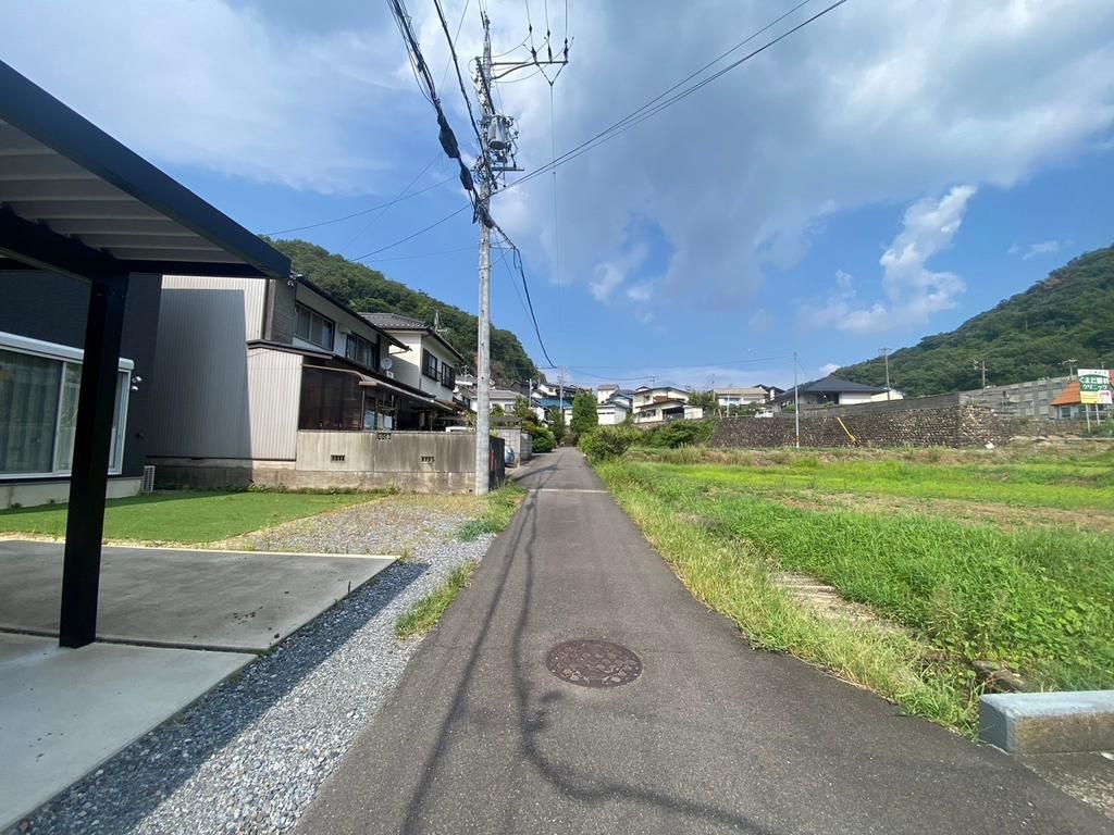 5LDK Modern House in Gifu City with Garden and Carport - Thumbnail 4