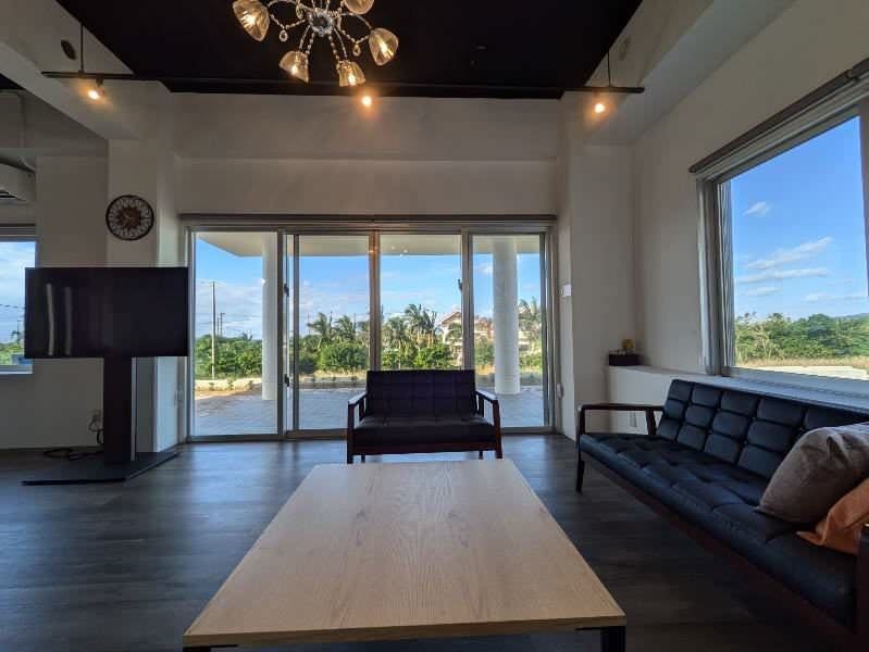 Renovated 2LDK Single-Story Home in Ishigaki with 784m² Land - Thumbnail 3