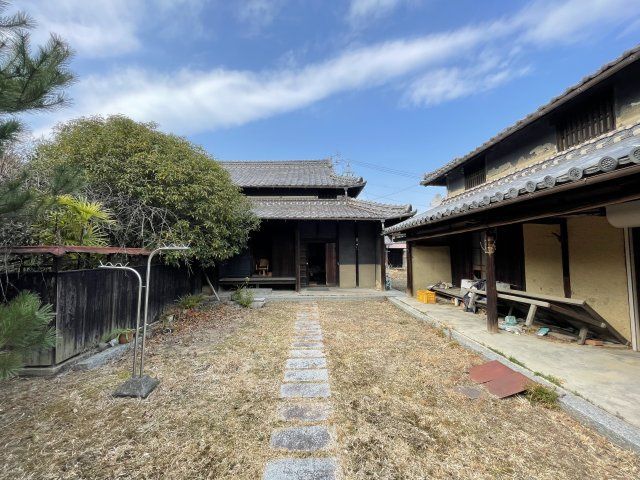 Traditional 1935 Kominka with Farmland in Mitoyo, Kagawa - Thumbnail 2