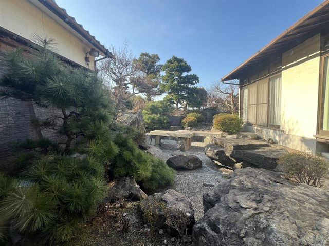 5LDK House in Kitakyushu with Garden and Parking - Thumbnail 2