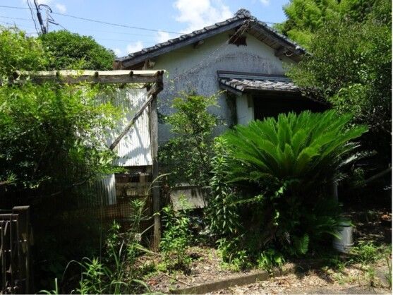 Spacious Home with Large Garden & Forest in Takanabe, Miyazaki - Thumbnail 4