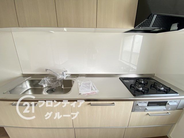 3LDK Apartment near Myohoji Station in Kobe's Suma Ward - Thumbnail 2