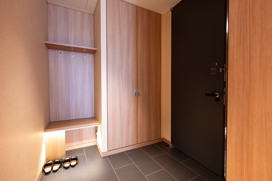 Spacious Setsu Niseko Studio Apartment with Tatami and Mount Yotei Views - Image 1