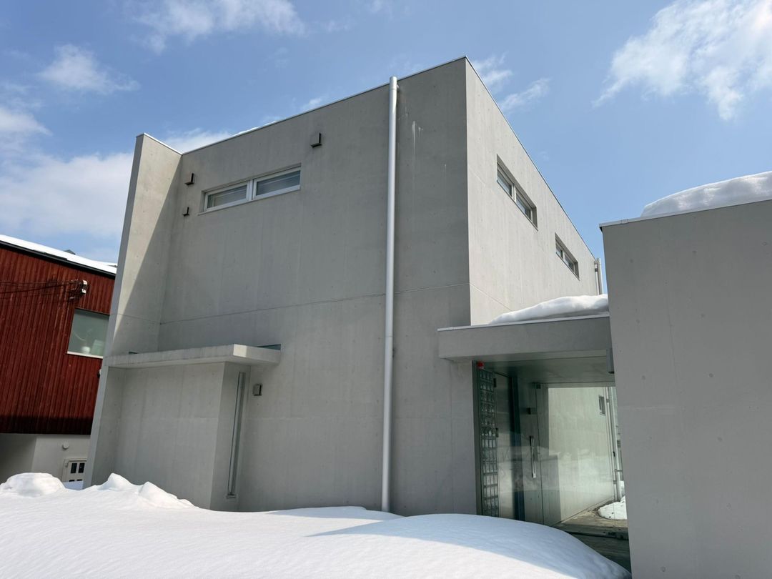 Elevated Concrete Residence in Sakaigawa, Sapporo - 2 Bedrooms - Thumbnail 2