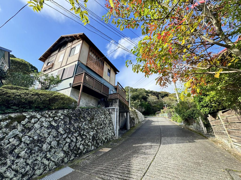 Japanese-Style House with Ocean View and Hot Spring in Atami - Thumbnail 4