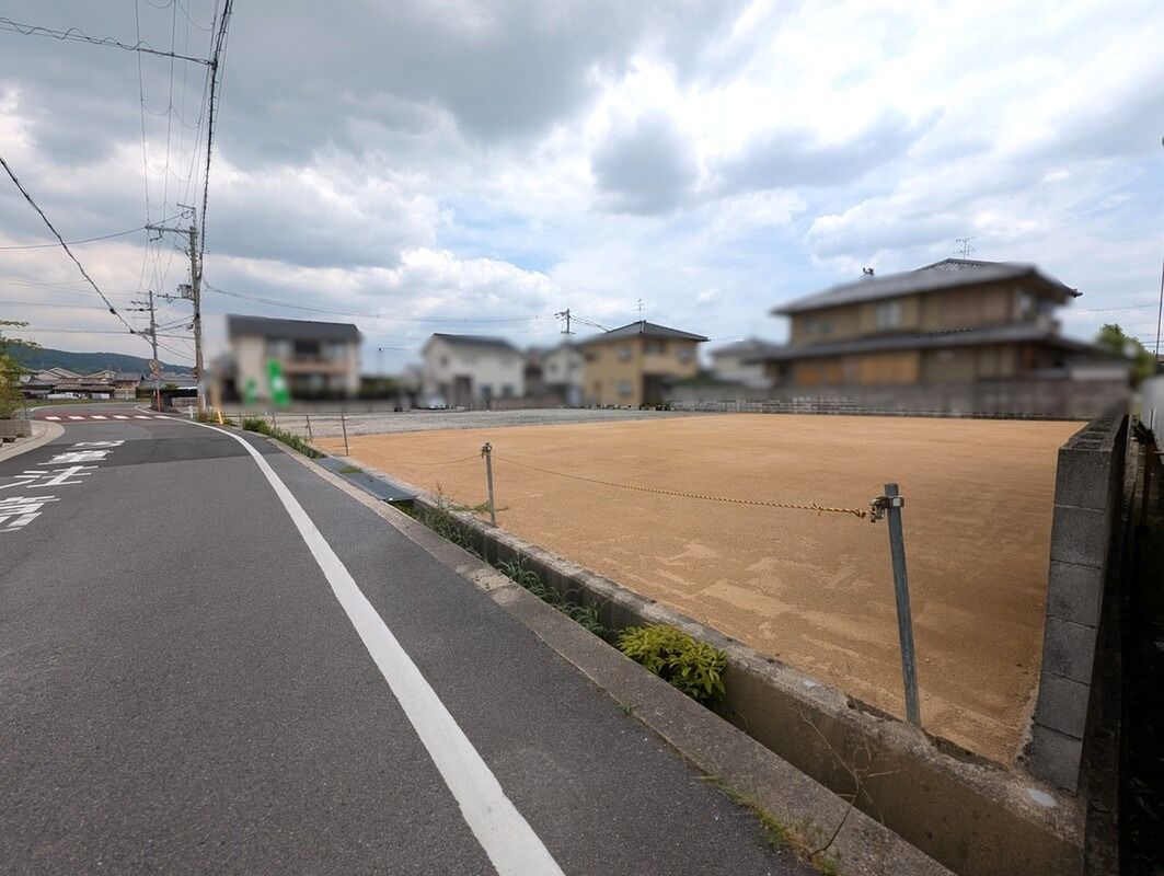 Land for Sale in Ikaruga, Nara - Over 60 Tsubo Plots - Thumbnail 4