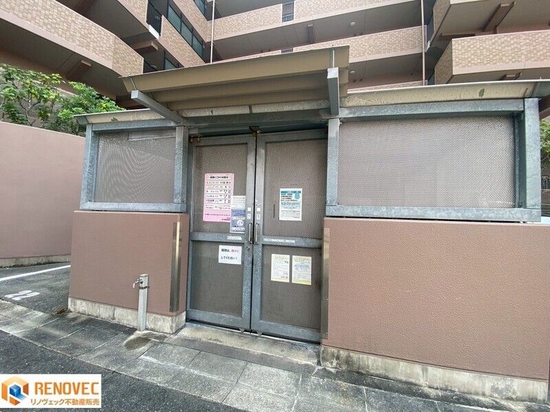 Refurbished 3LDK Apartment Near Uenoshi Station, Sakai - Thumbnail 2