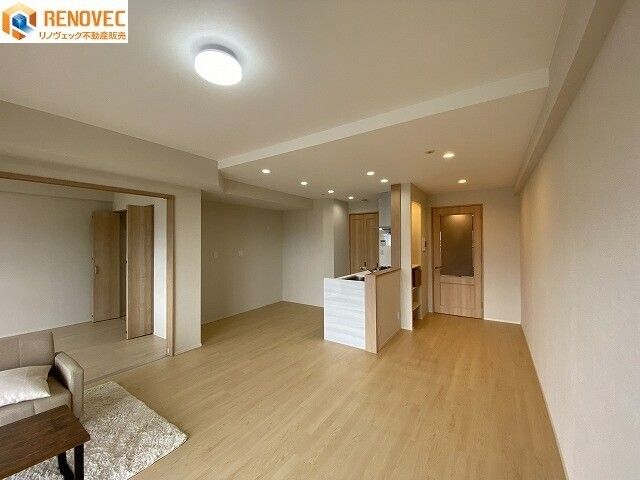Refurbished 3LDK Apartment Near Uenoshi Station, Sakai - Thumbnail 4