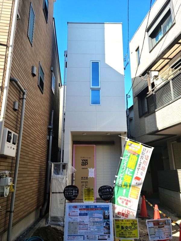 New ZEH House in Arakawa with Seismic Grade 3 & Rooftop Balcony - Thumbnail 2