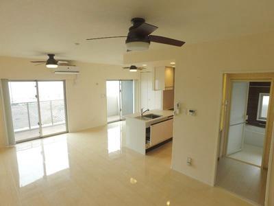 Presence Roger Kadena Reve 1001 | Used apartment located in Kadena-cho, Nakagami-gun, 4 minutes walk from the Kaihin Koen-mae bus stop (Property number: 3217197-0000596) — Image 3, Kadena, Okinawa